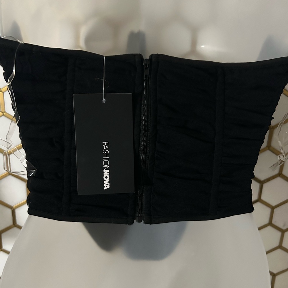 NWT FASHION NOVA Fashion Forward, Sexy Black corset 🖤 . Back zip. - Picture 2 of 4
